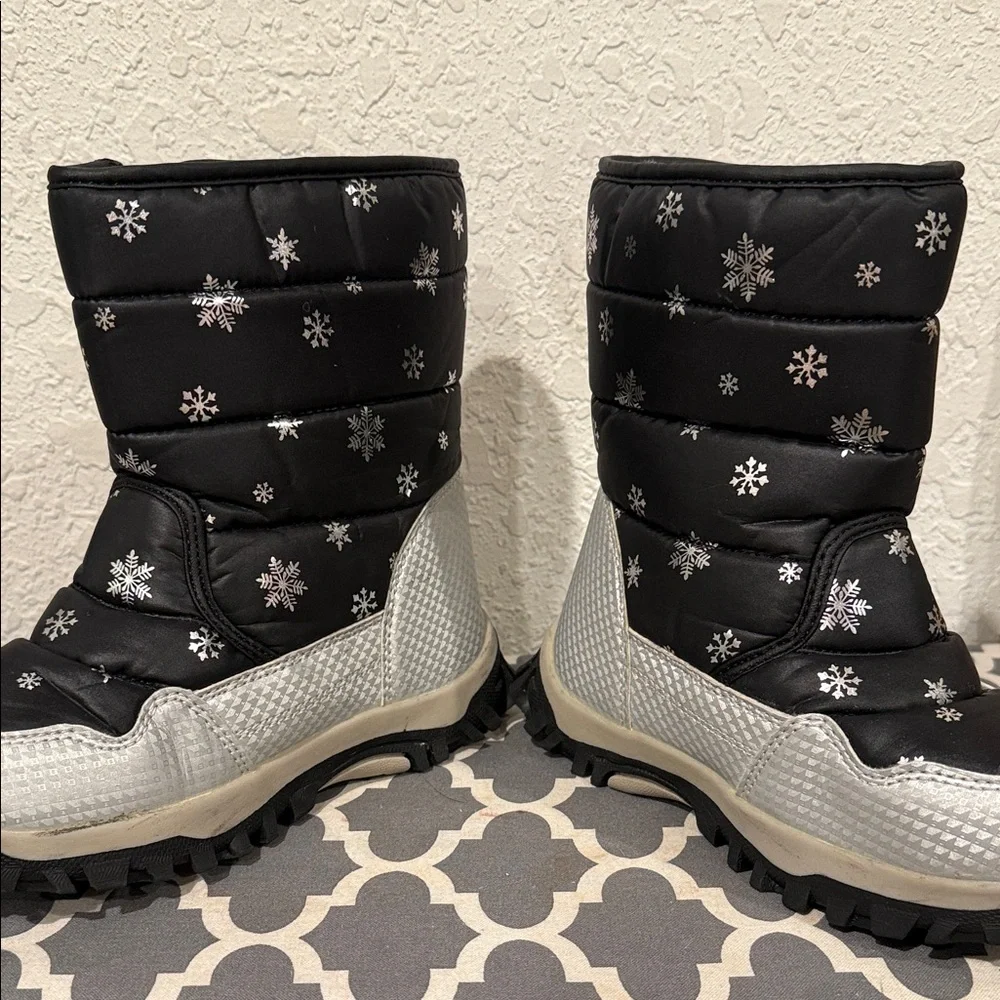 Kids Coga Snow Boots - Black and White Size 1.5